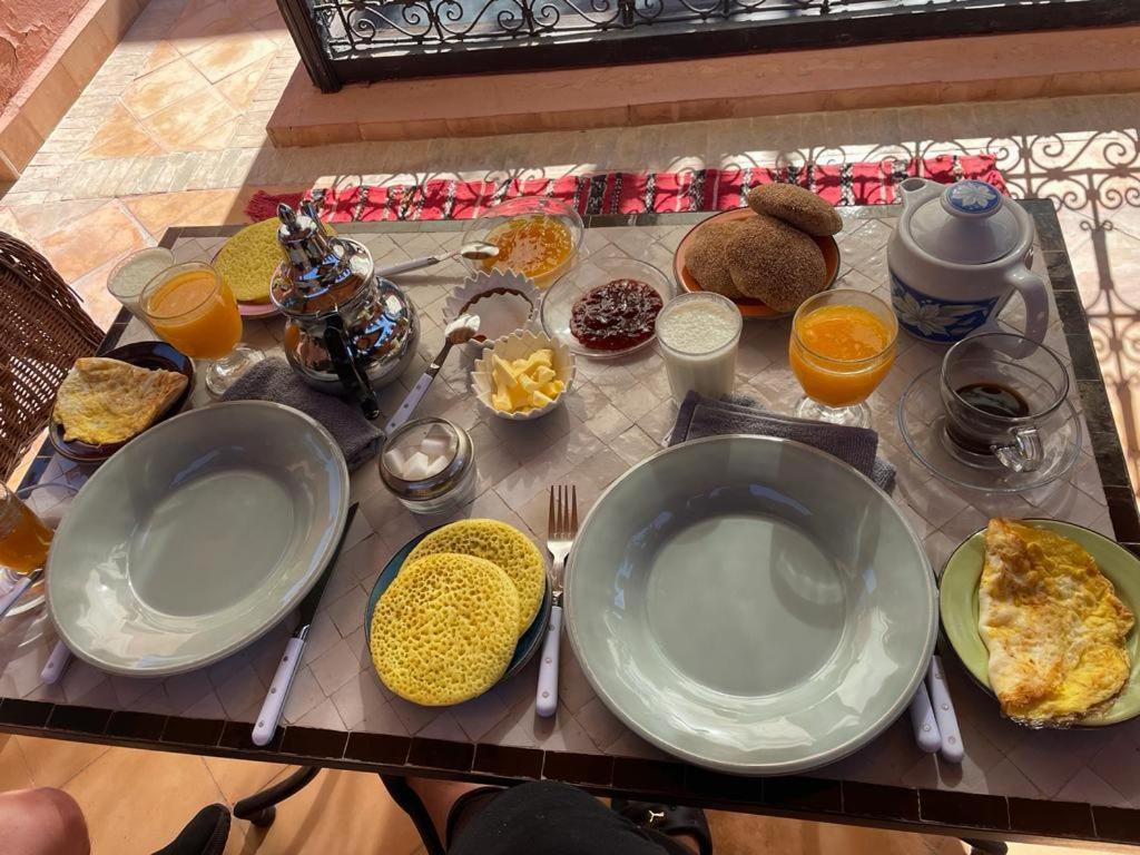 Riad Privatise Jusqu A 5 Personnes A 5 Minutes Place Jemma El Fna Loue Avec Menage Et Petit Dejeuner Compris Marrakesh Exterior photo